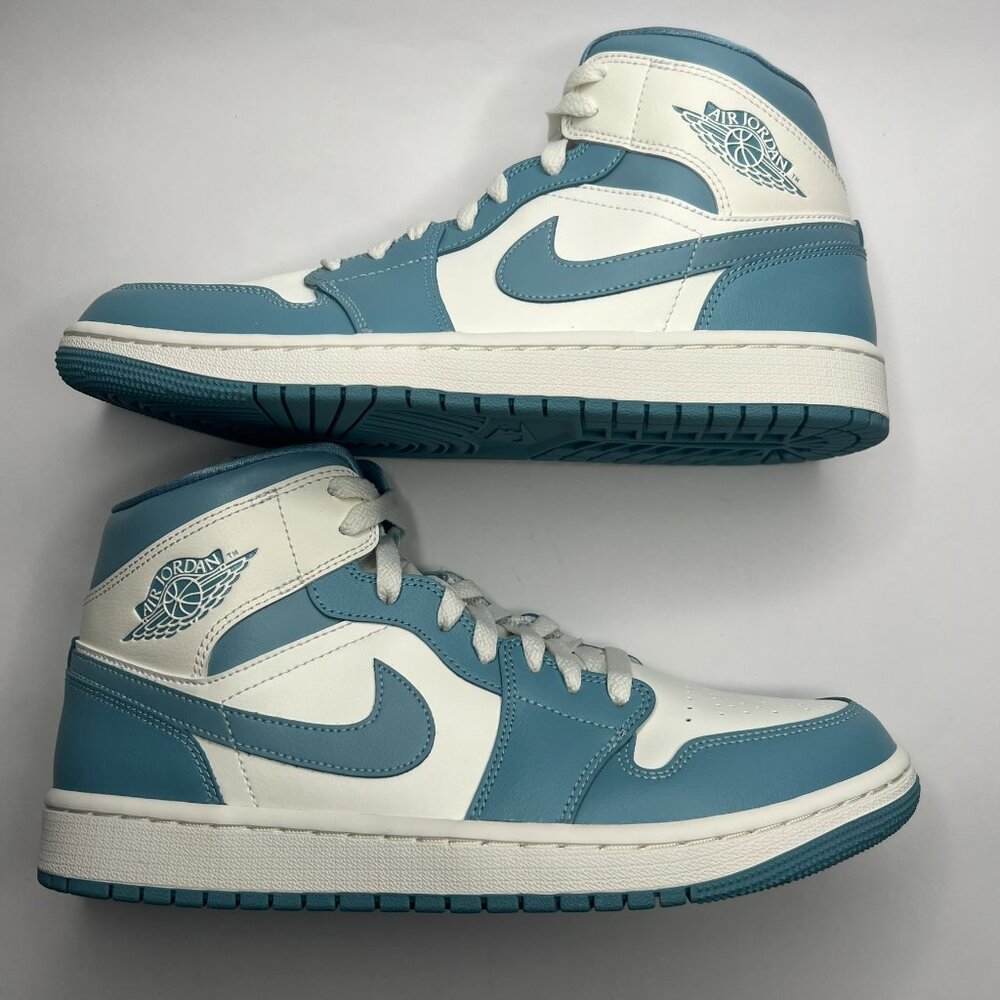 Jordan 1 Mid UNC Women's Size 11 / Men's 9.5 BQ6472-141